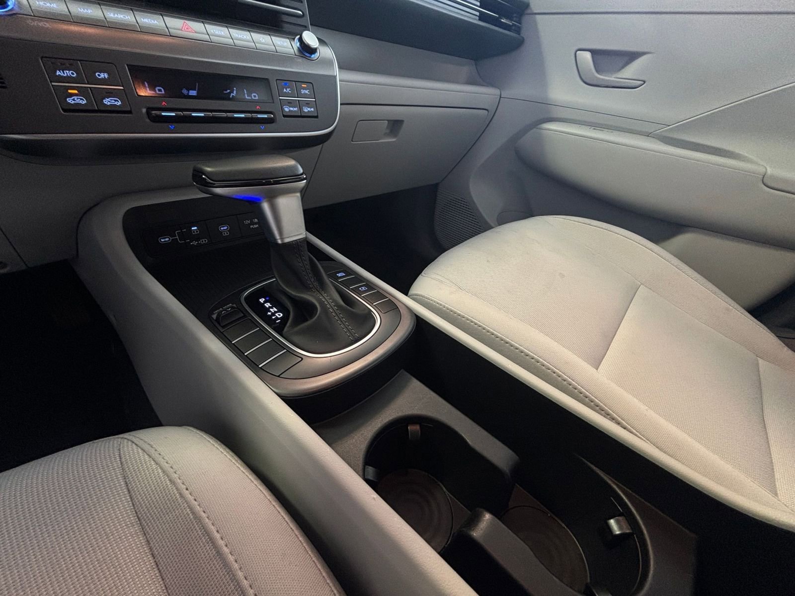 Used 2025 Hyundai Kona SEL FWD image 44