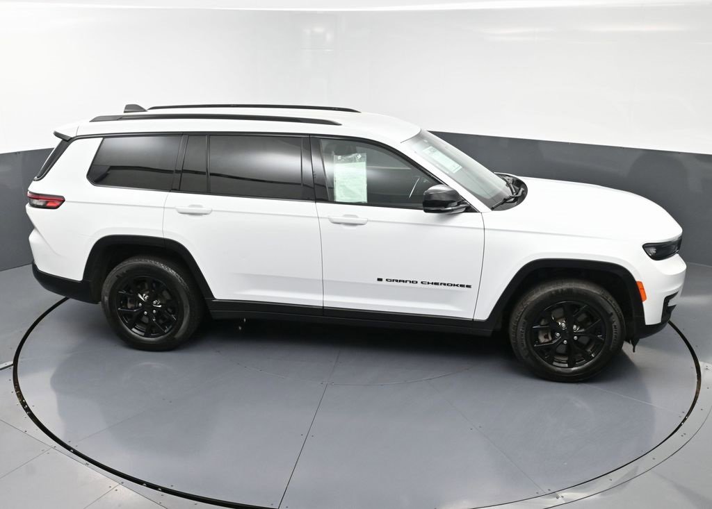 Used 2024 Jeep Grand Cherokee L Laredo image 51