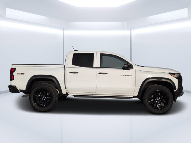 Used 2025 Chevrolet Colorado Trail Boss AWD/4WD image 2