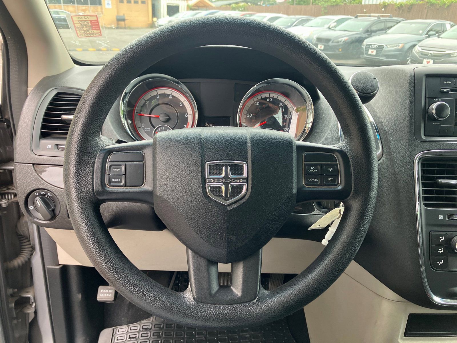 Used 2014 Dodge Grand Caravan American Value Package FWD image 24