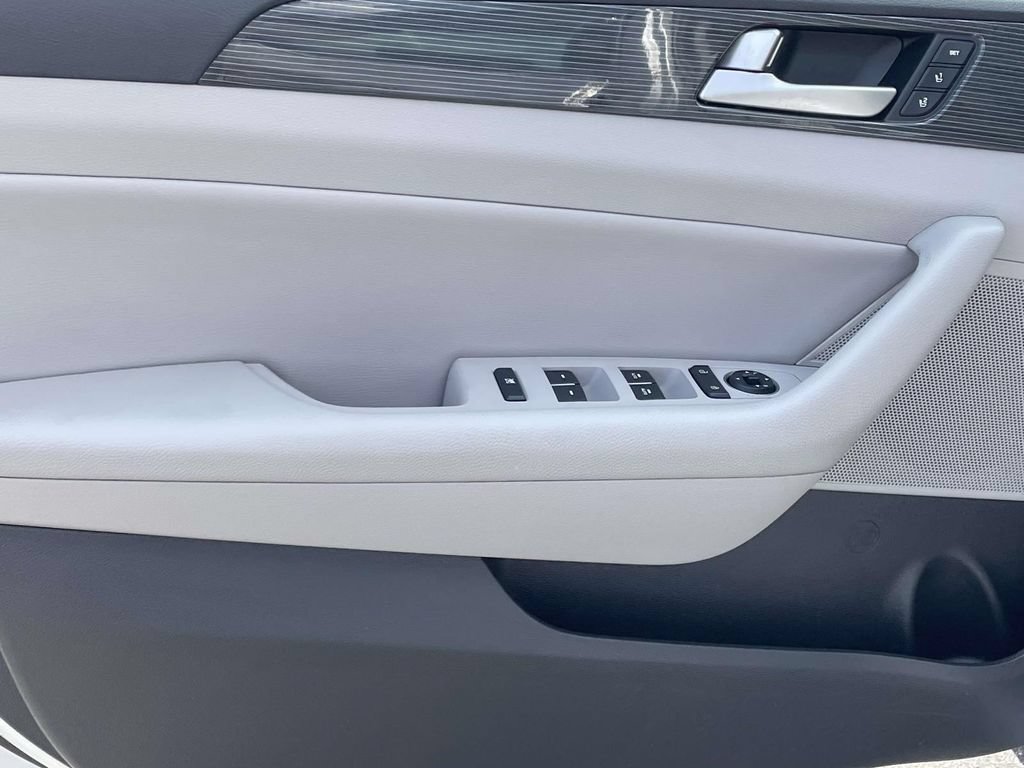 Used 2019 Hyundai Sonata Limited w/ Ultimate Package 02 FWD image 14