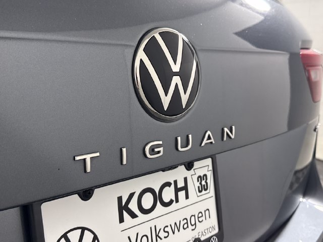Certified 2023 Volkswagen Tiguan SEL R-Line AWD/4WD image 16