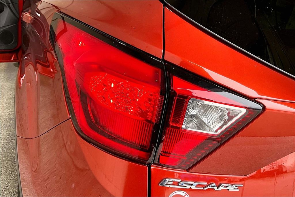 Used 2019 Ford Escape SEL w/ Ford Safe & Smart Package AWD/4WD image 23
