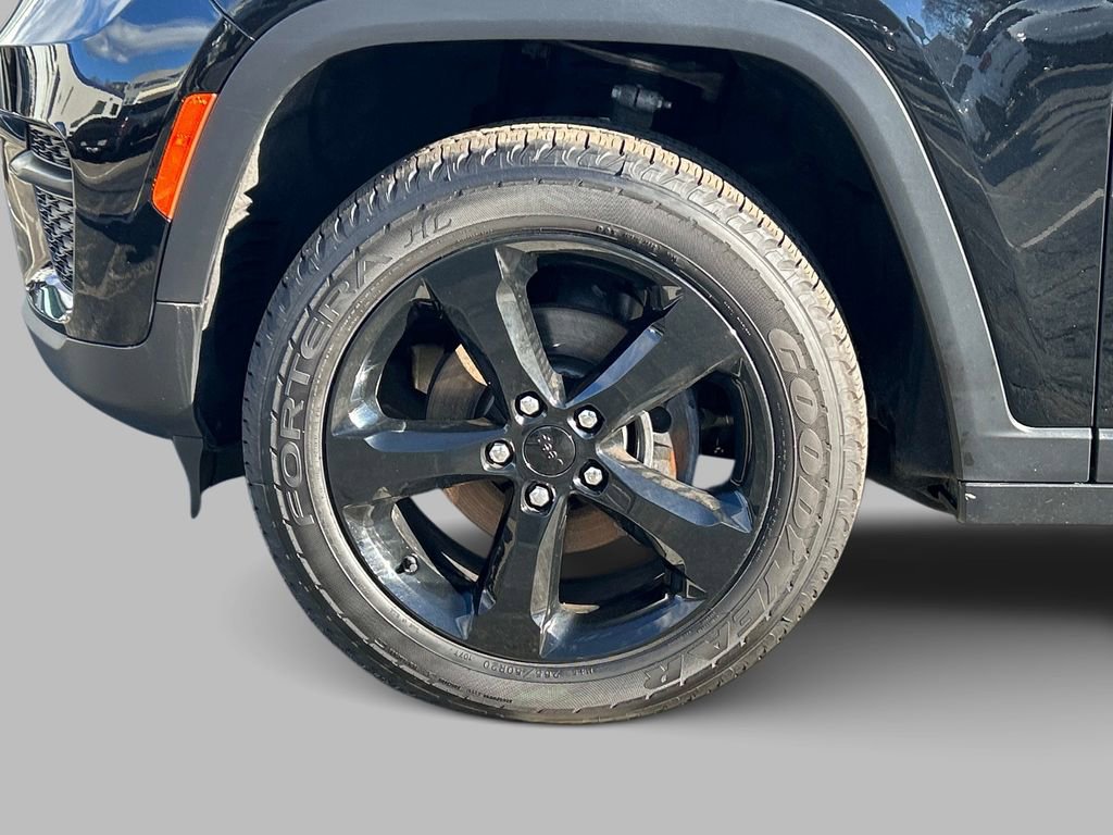 Used 2023 Jeep Grand Cherokee Altitude image 9