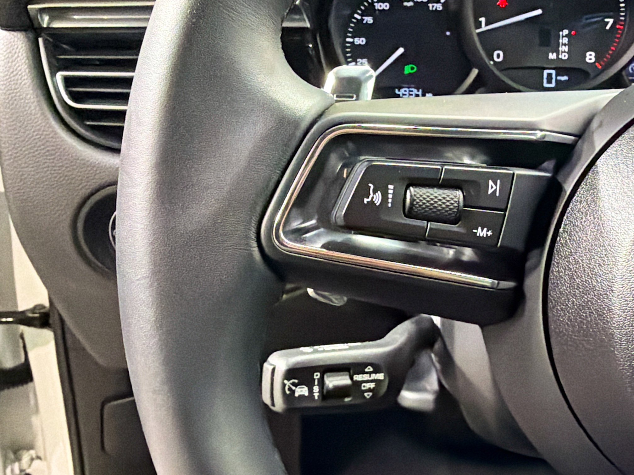 Used 2025 Porsche Macan image 35