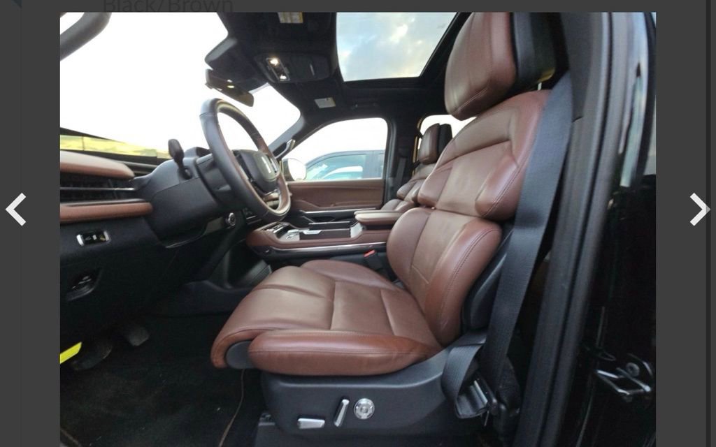 Used 2025 Lincoln Navigator Reserve AWD/4WD image 12