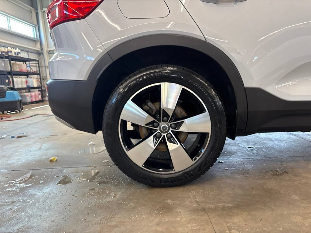 Used 2020 Volvo XC40 T5 Momentum w/ Protection Package AWD/4WD image 32