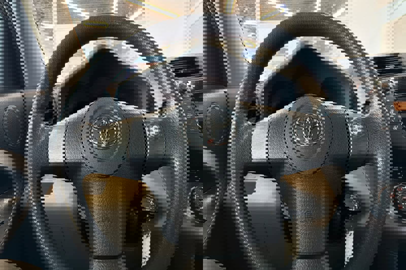 Used 2011 Toyota RAV4 4WD image 23