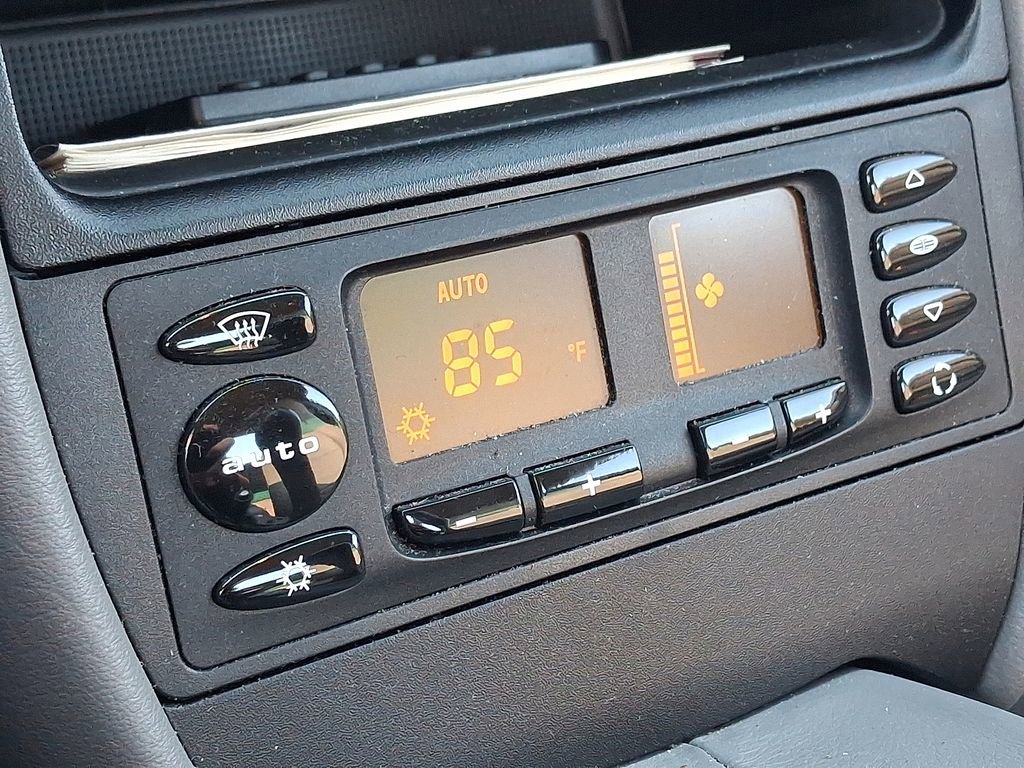 Used 2001 Porsche 911 Carrera image 16