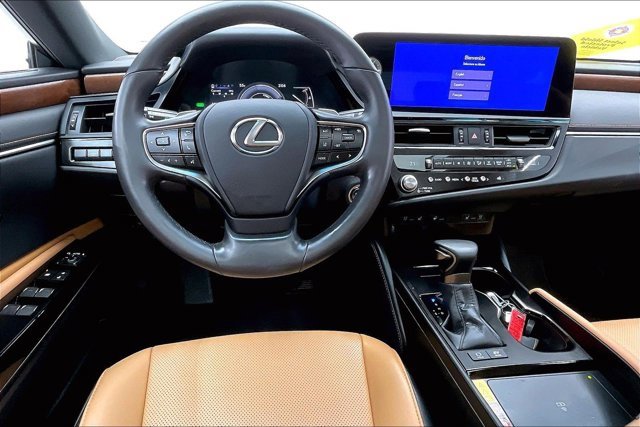 Used 2025 Lexus ES 300h w/ Premium Package image 4