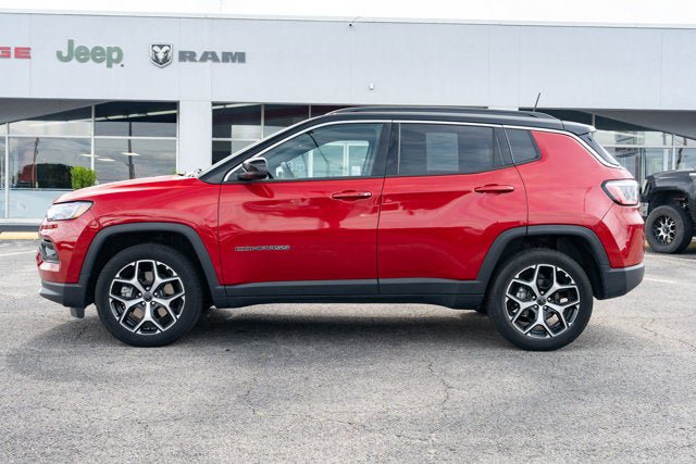 Used 2025 Jeep Compass Limited AWD/4WD image 2