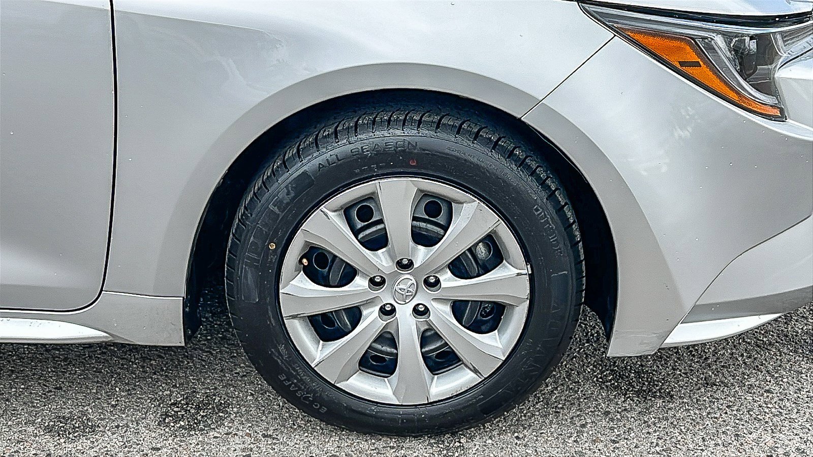 Used 2025 Toyota Corolla LE image 11