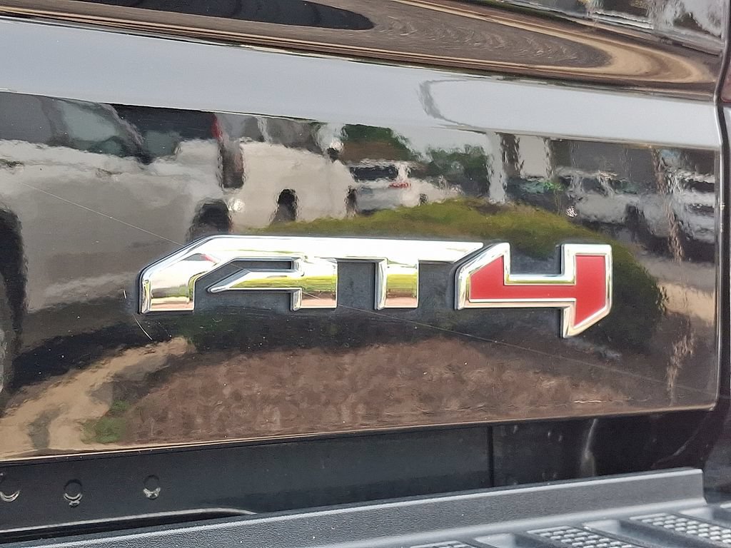 Used 2025 GMC Sierra 1500 AT4 w/ Technology Package AWD/4WD image 36