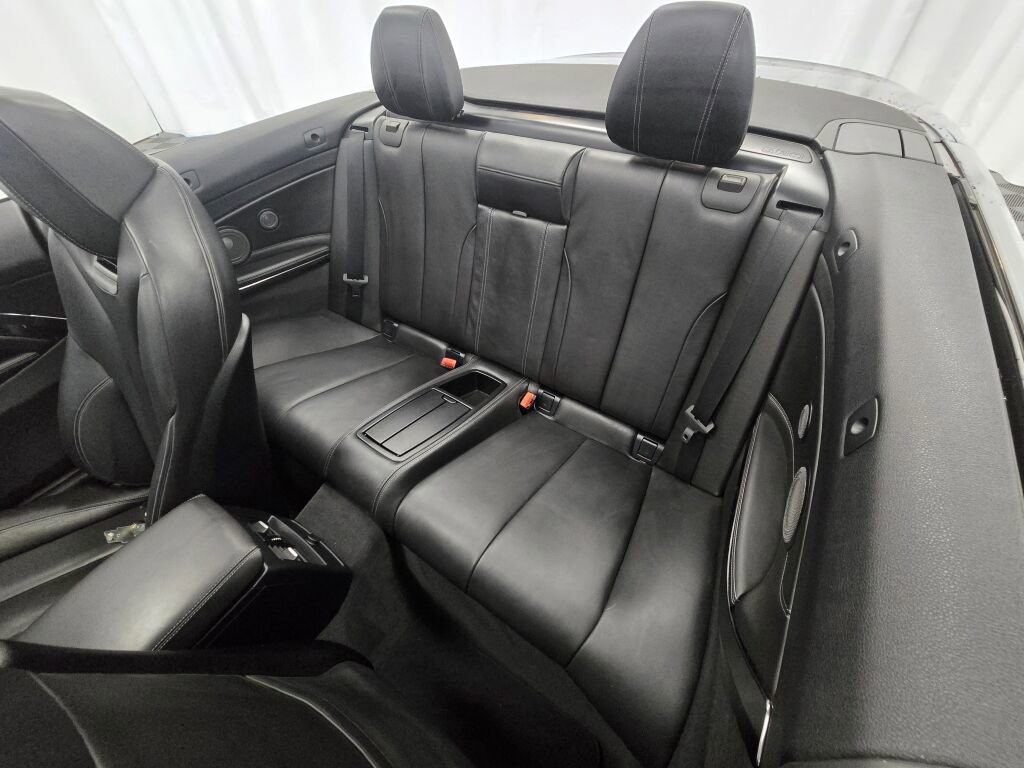 Used 2015 BMW M4 Convertible image 17