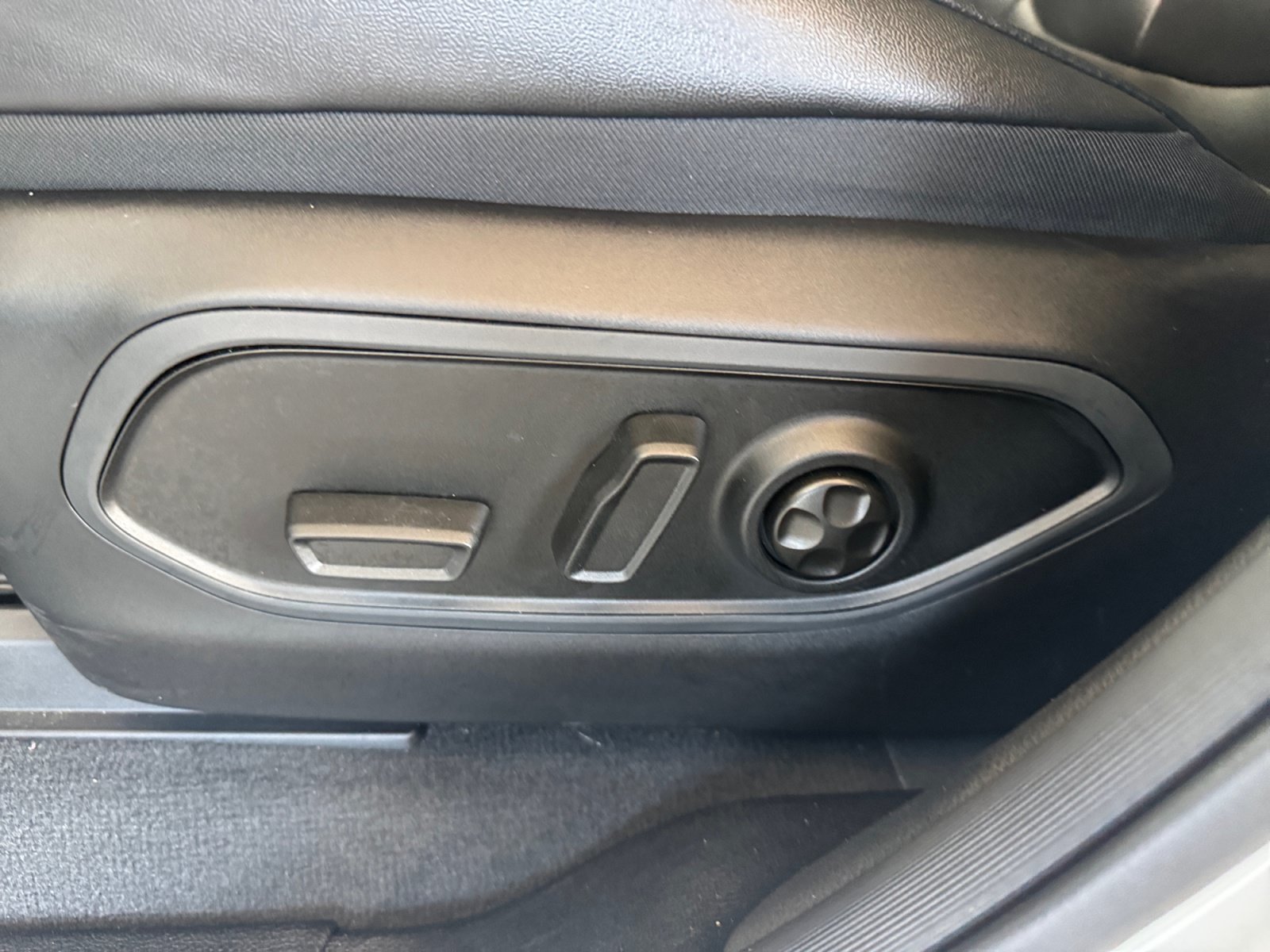 Used 2023 Jeep Grand Cherokee Limited AWD/4WD image 12