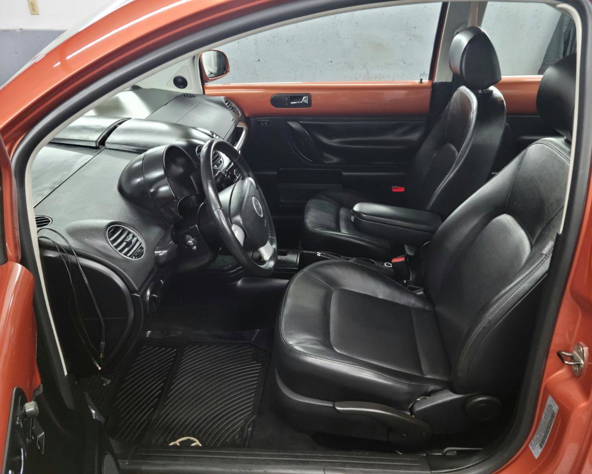 Used 2010 Volkswagen Beetle Red Rock FWD image 7