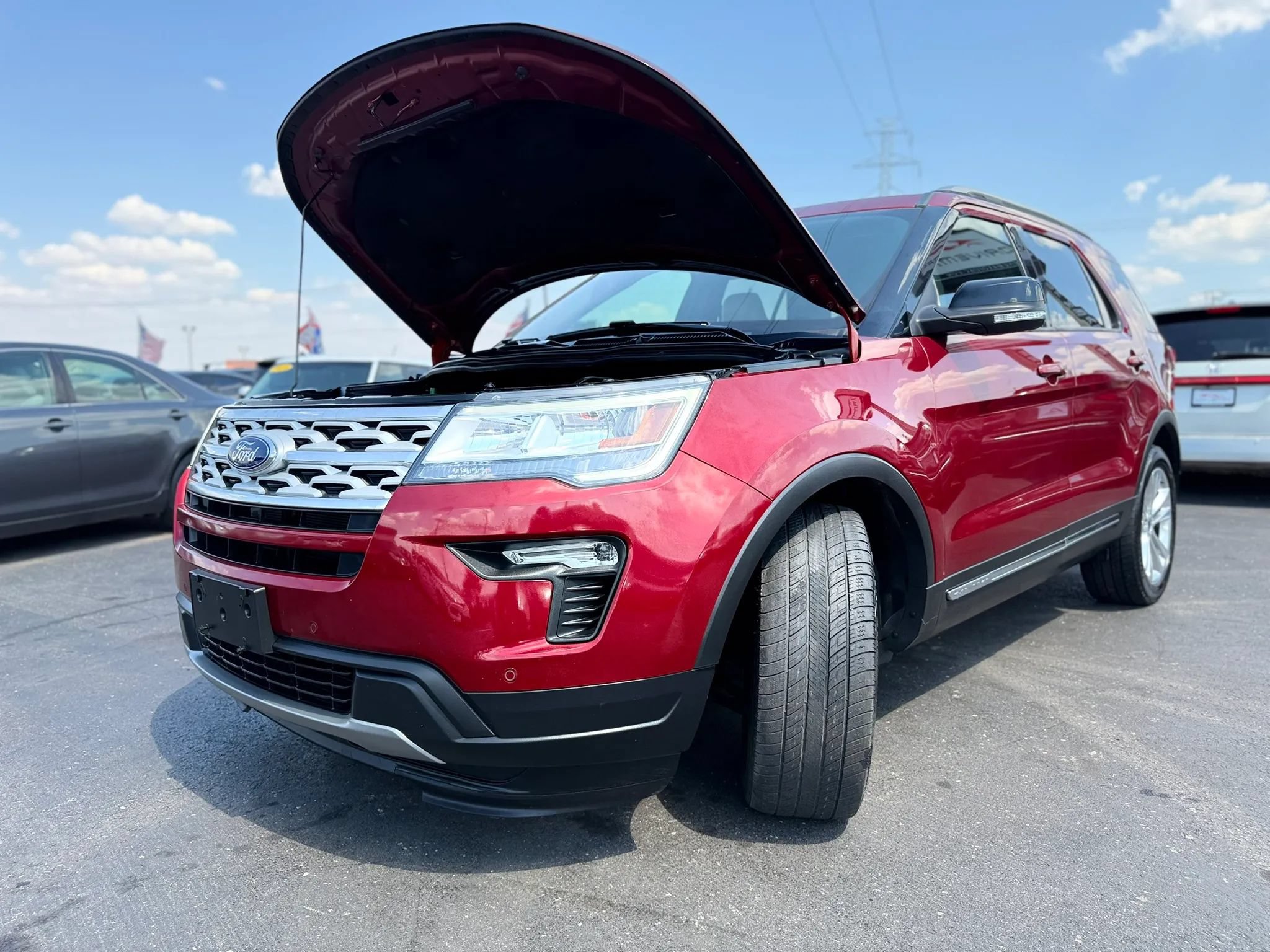 Used 2018 Ford Explorer XLT w/ Equipment Group 202A FWD image 12