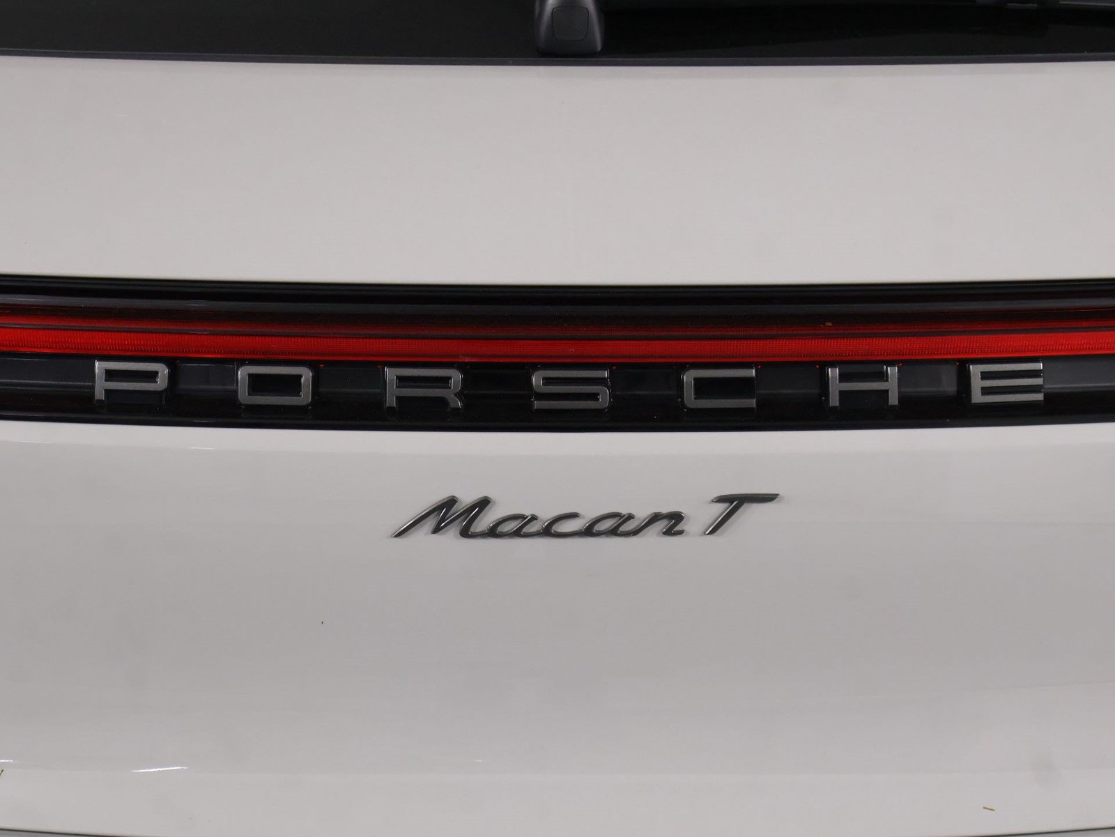 Certified 2026 Porsche Macan Turbo AWD/4WD image 22