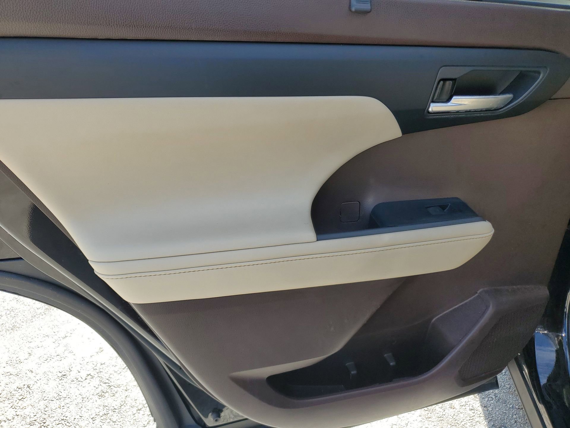 Used 2021 Toyota Highlander XLE image 10