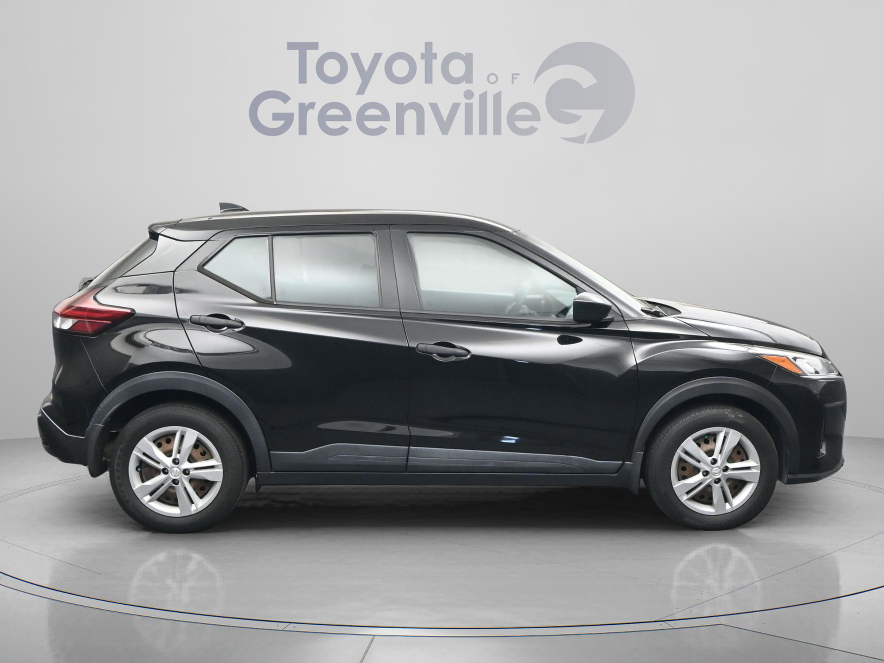 Used 2022 Nissan Kicks S image 15