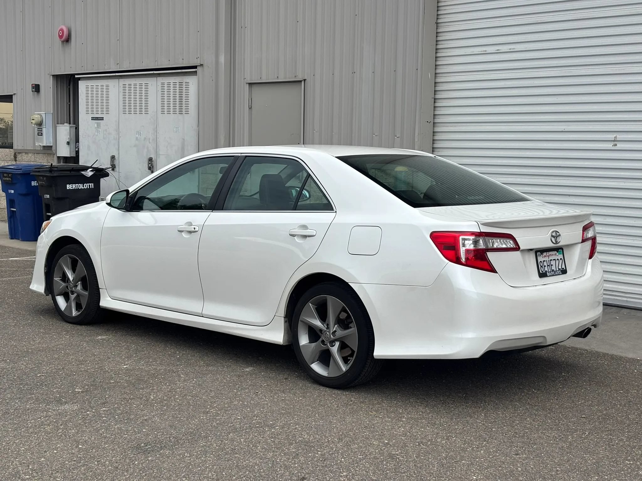 Used 2014 Toyota Camry SE FWD image 3