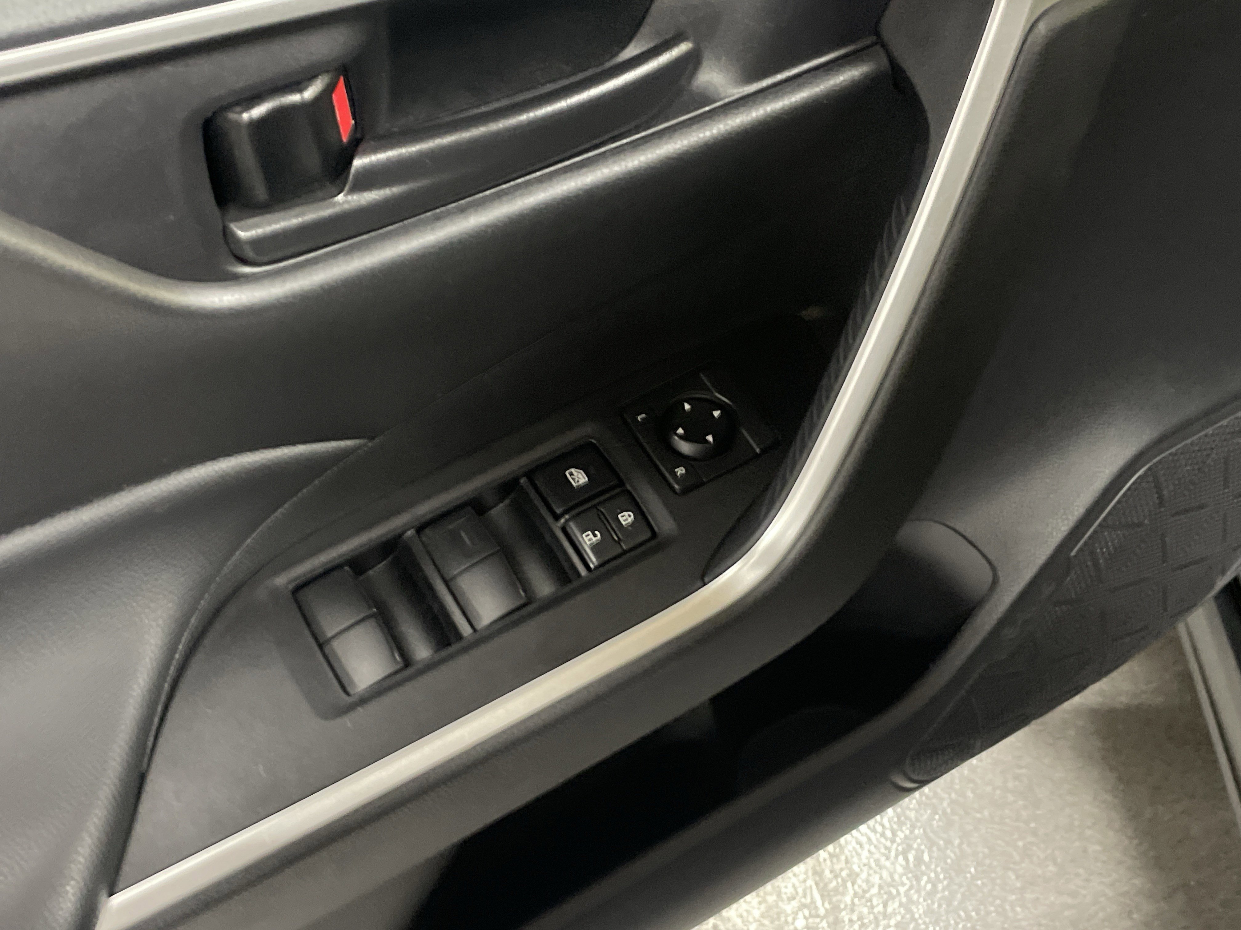 Used 2025 Toyota RAV4 LE image 15