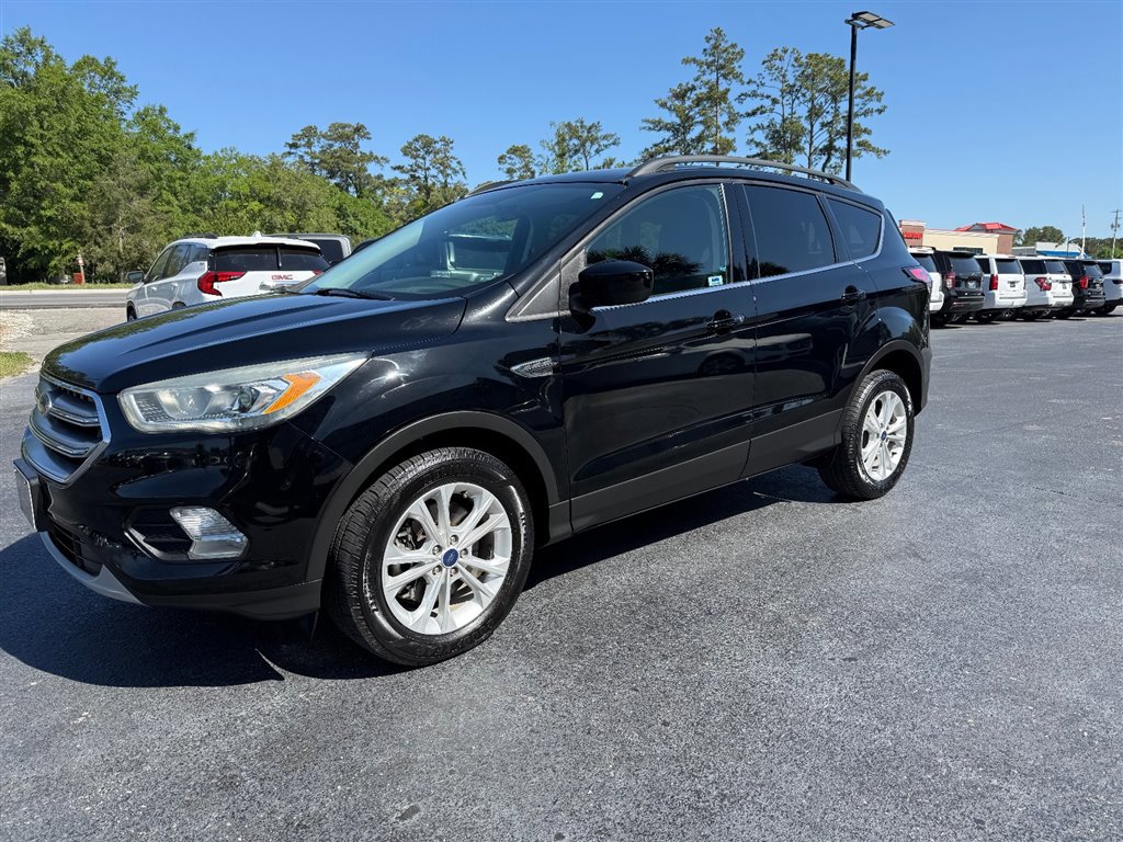 Used 2017 Ford Escape SE w/ Equipment Group 201A image 6