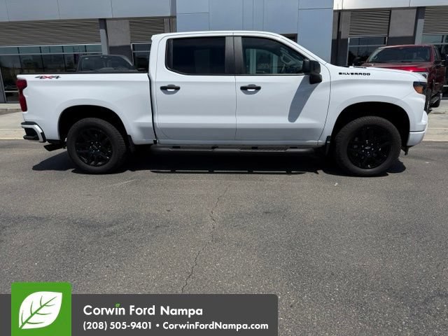Used 2025 Chevrolet Silverado 1500 Custom w/ Turbomax Blackout Package AWD/4WD image 5