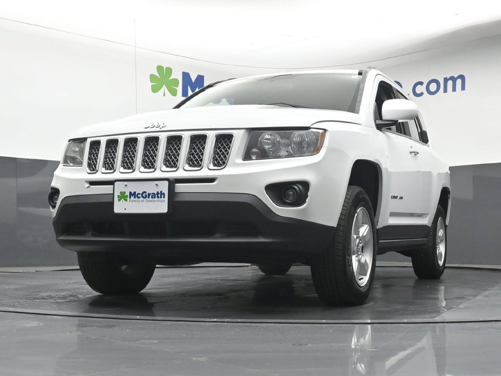 Used 2017 Jeep Compass Latitude FWD image 7