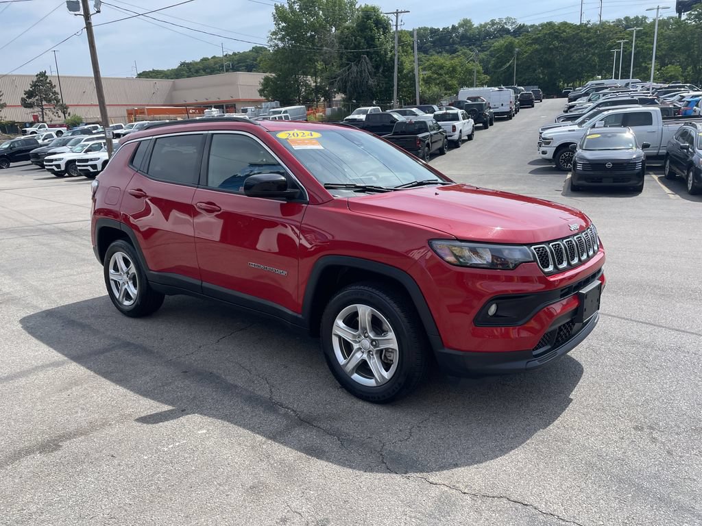 Used 2024 Jeep Compass Latitude AWD/4WD image 6