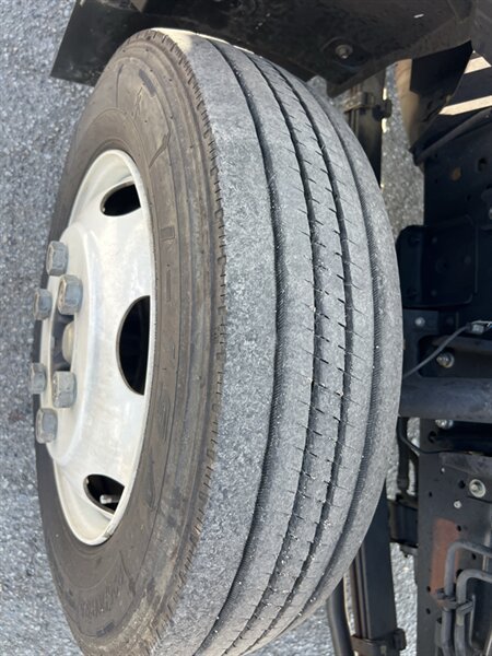 Used 2023 Isuzu NPR RWD image 14