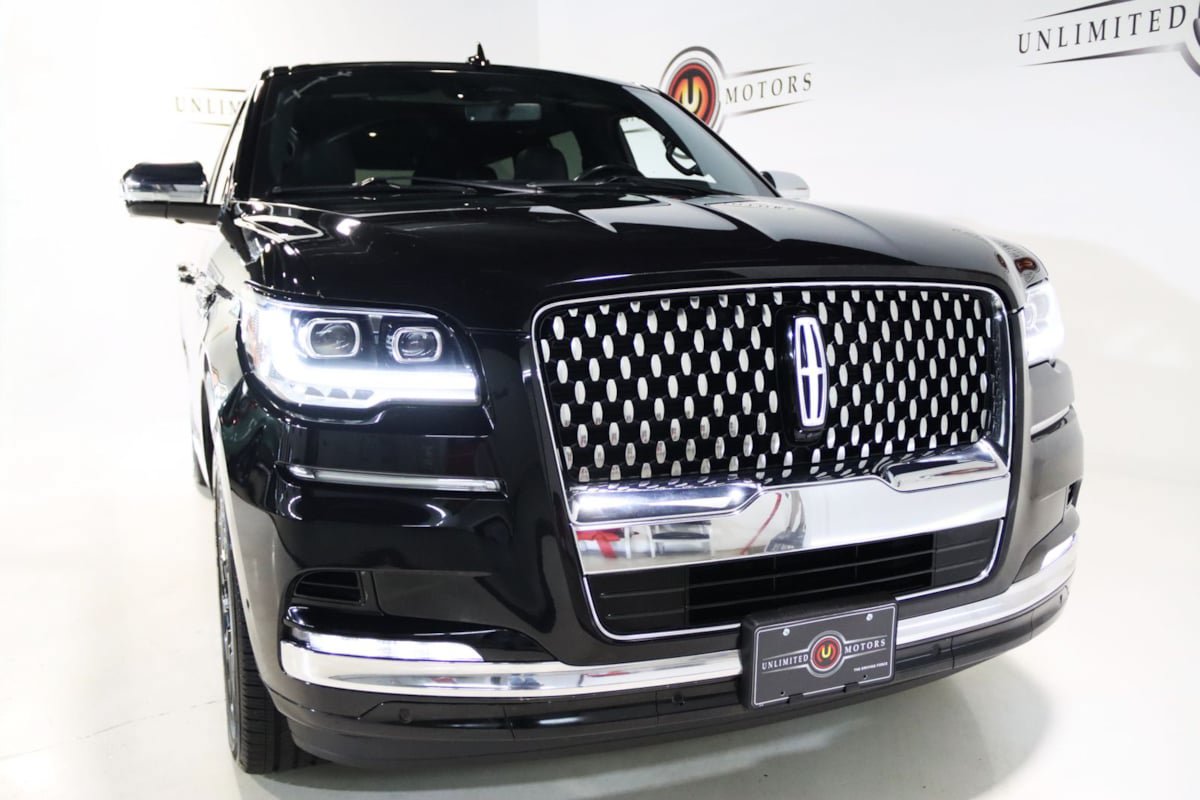 Used 2024 Lincoln Navigator L Black Label AWD/4WD image 10