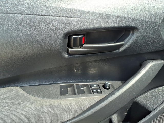 Used 2025 Toyota Corolla LE FWD image 11