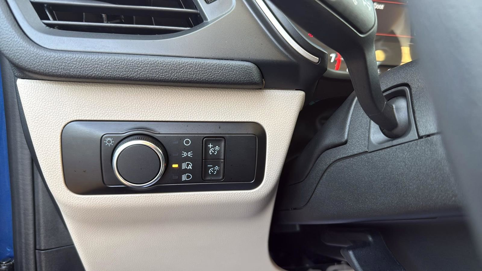 Certified 2022 Ford Escape SE w/ SE Sport Appearance Package image 18