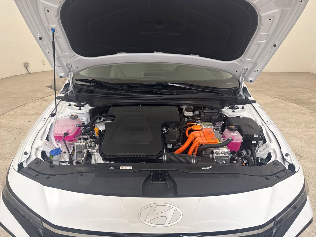 Used 2025 Hyundai Elantra Limited FWD image 10