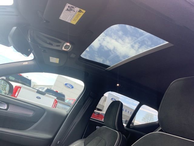 Used 2019 Volvo XC40 T5 R-Design image 36