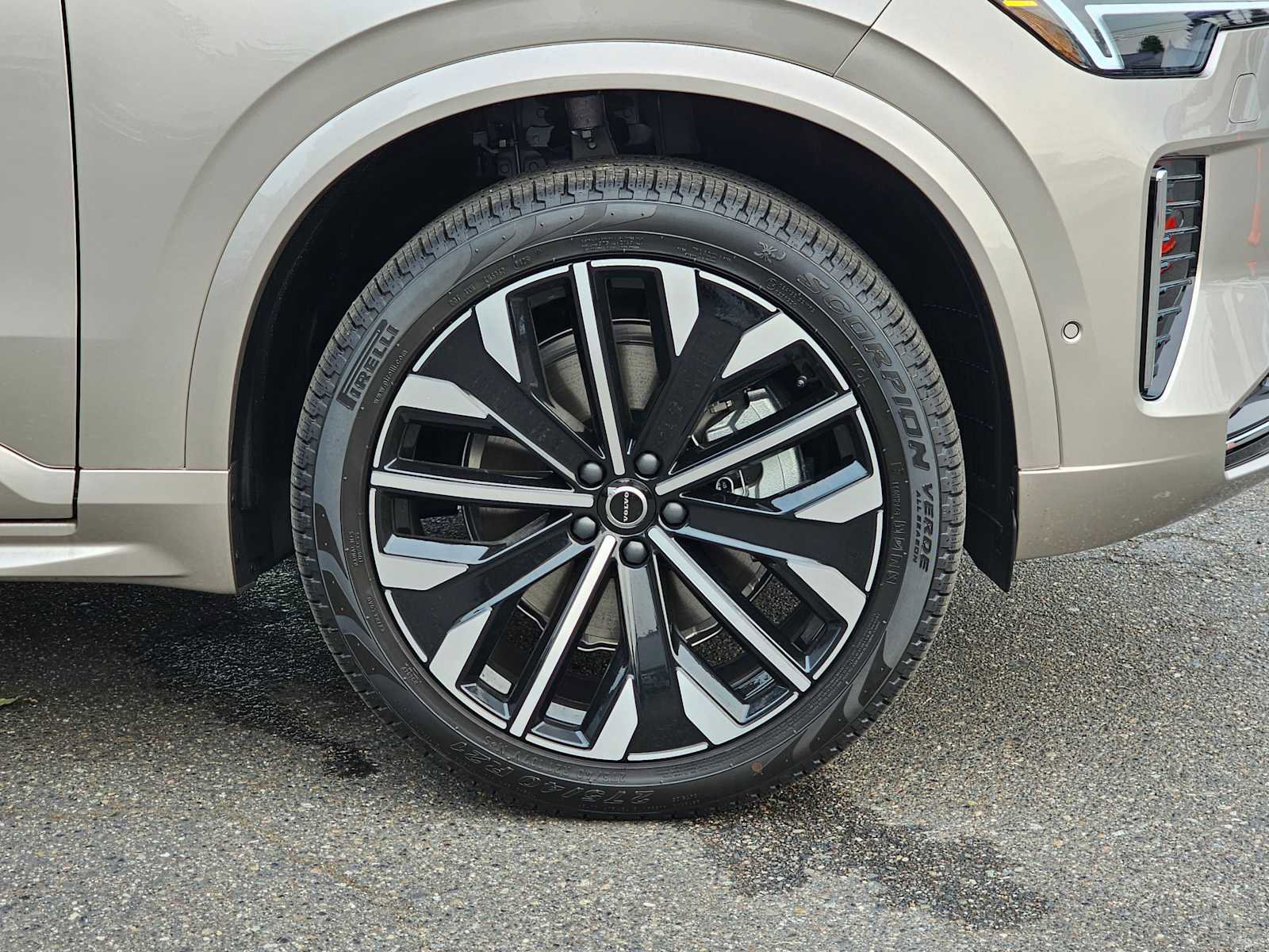 New 2026 Volvo XC90 B6 Plus image 9
