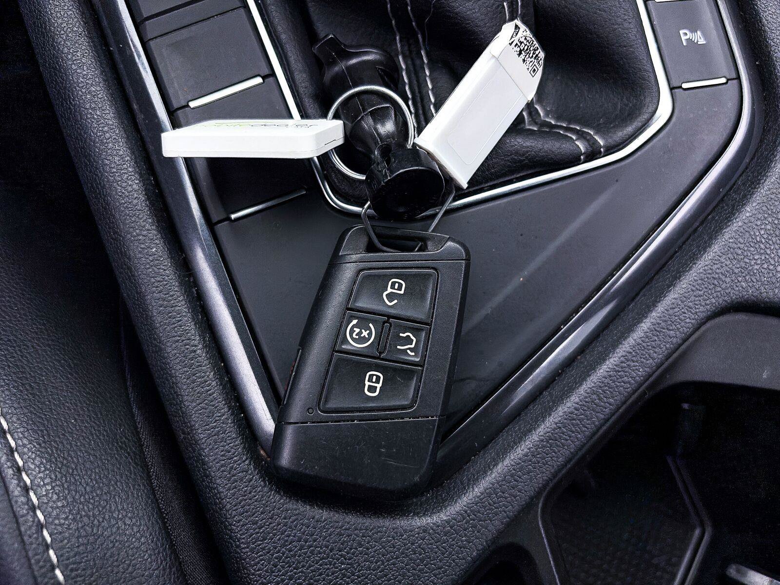 Used 2023 Volkswagen Tiguan SE R-Line FWD image 30