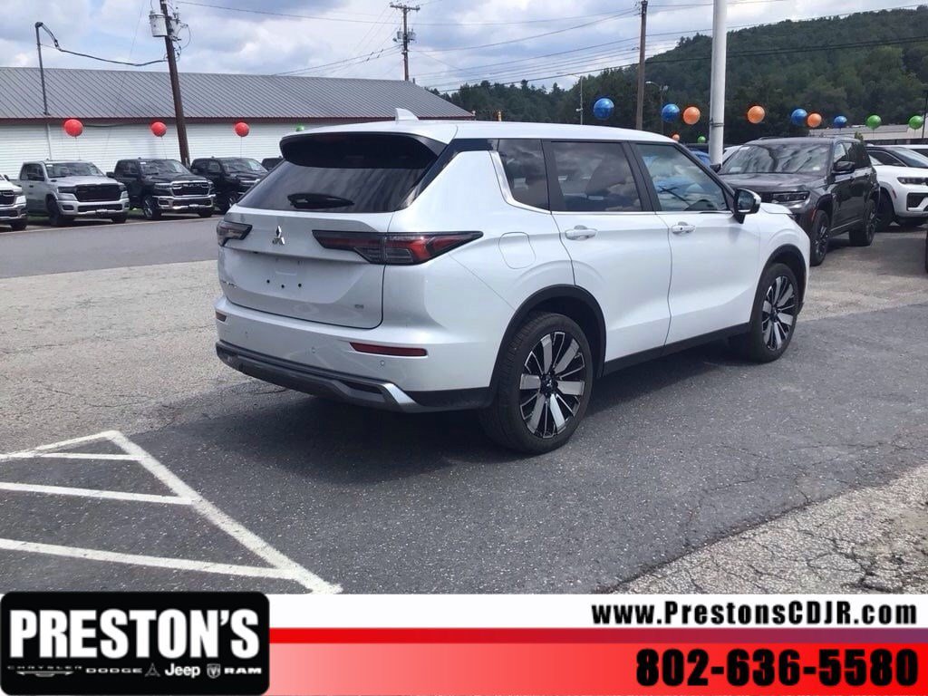 Used 2025 Mitsubishi Outlander AWD image 7