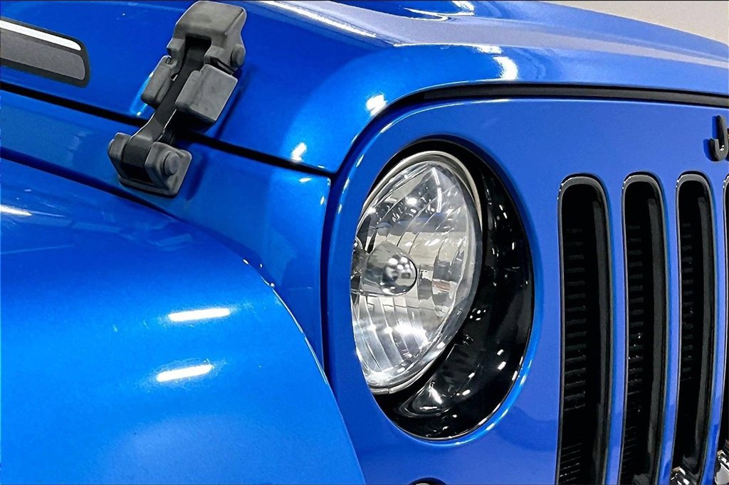 Used 2014 Jeep Wrangler Unlimited Sahara image 29