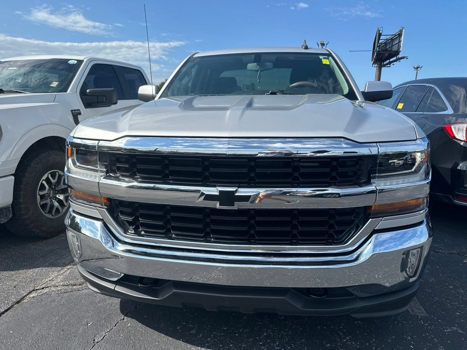 Used 2018 Chevrolet Silverado 1500 LT w/ All Star Edition AWD/4WD image 2