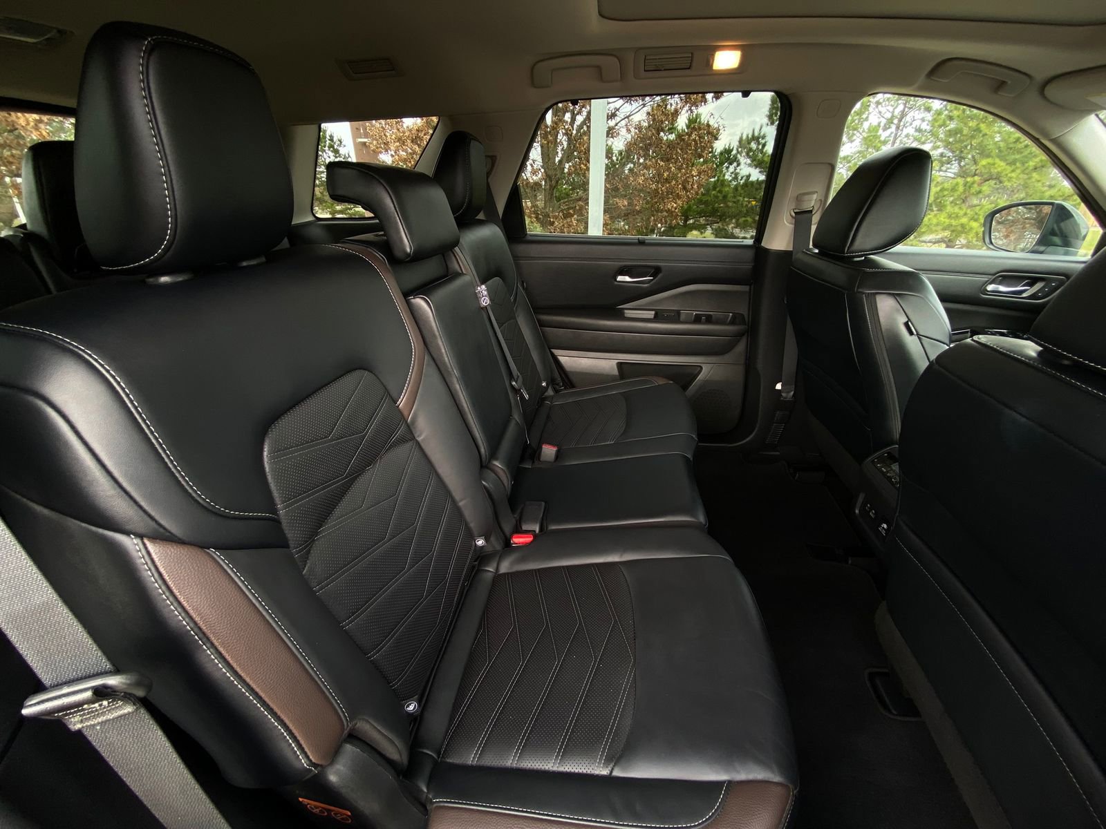 Used 2024 Nissan Pathfinder Platinum w/ Black Appearance Package image 27