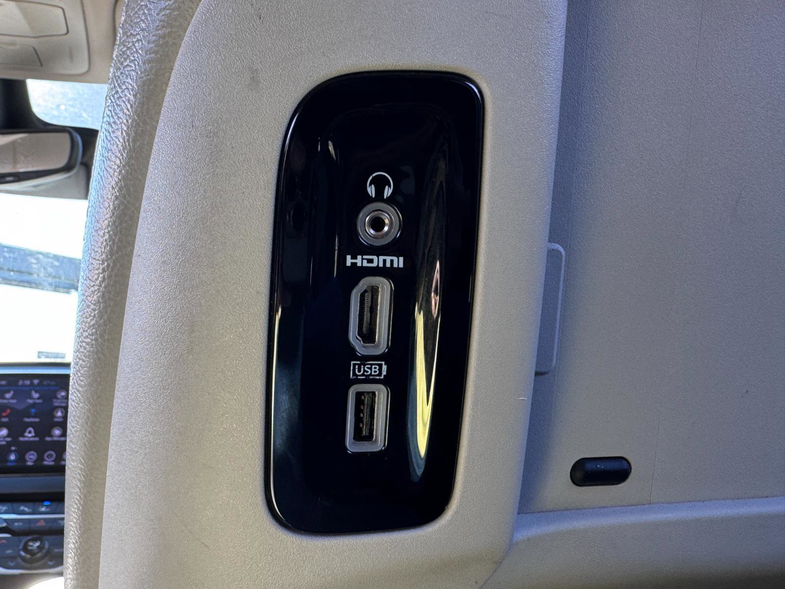 Used 2020 Chrysler Pacifica Touring-L Plus image 31