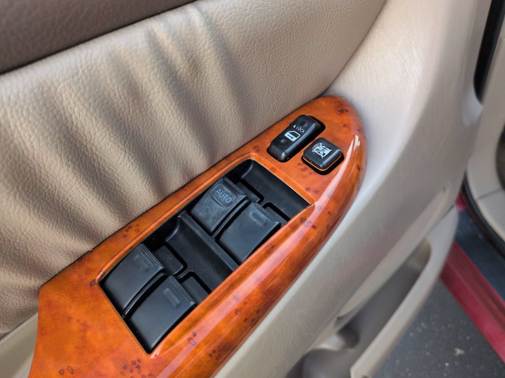 Used 2009 Toyota Sienna XLE FWD image 12