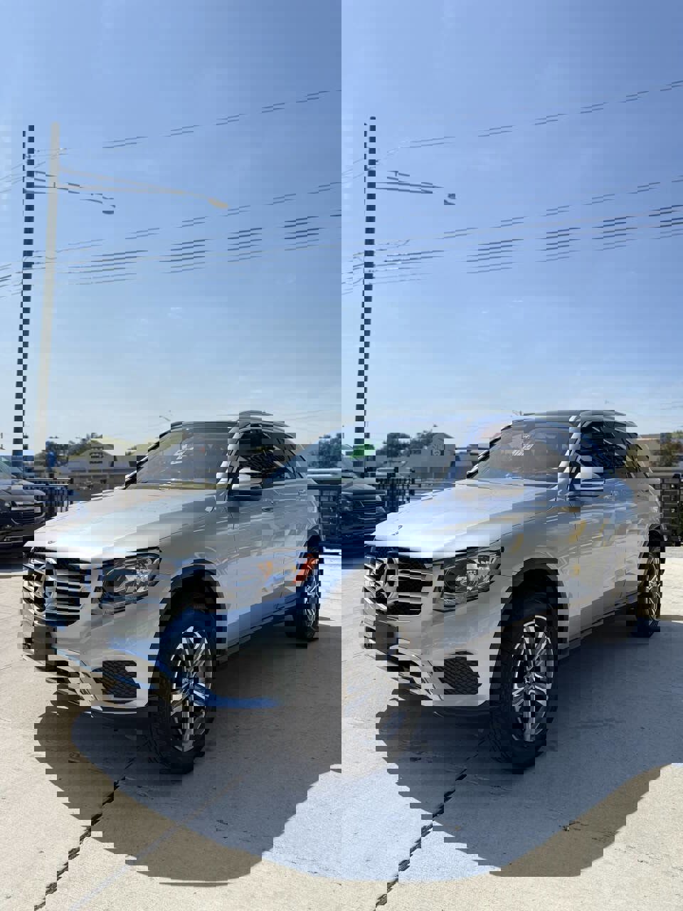 Used 2018 Mercedes-Benz GLC 300 4MATIC image 3