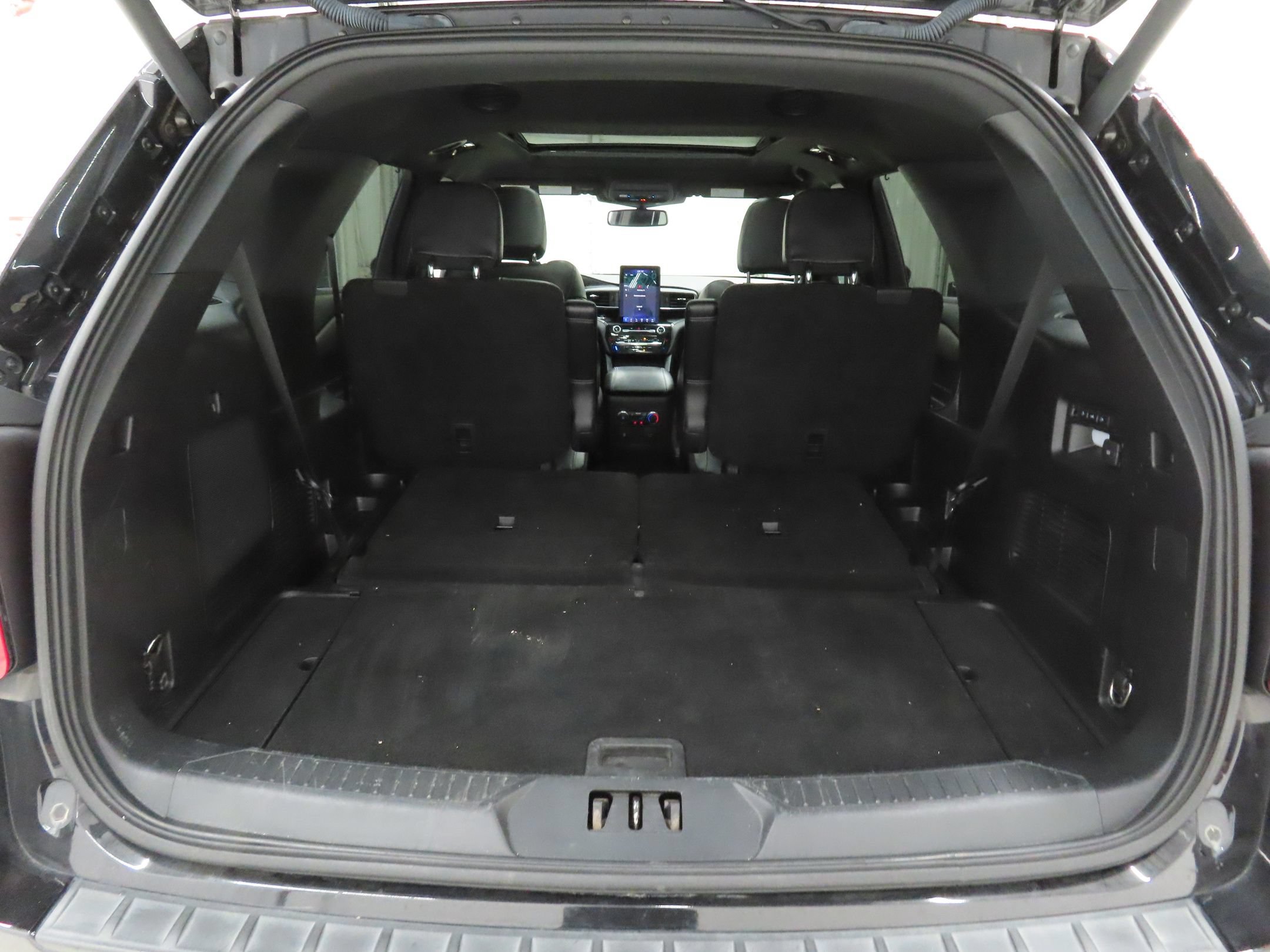 Used 2021 Ford Explorer ST w/ Equipment Group 401A AWD/4WD image 24