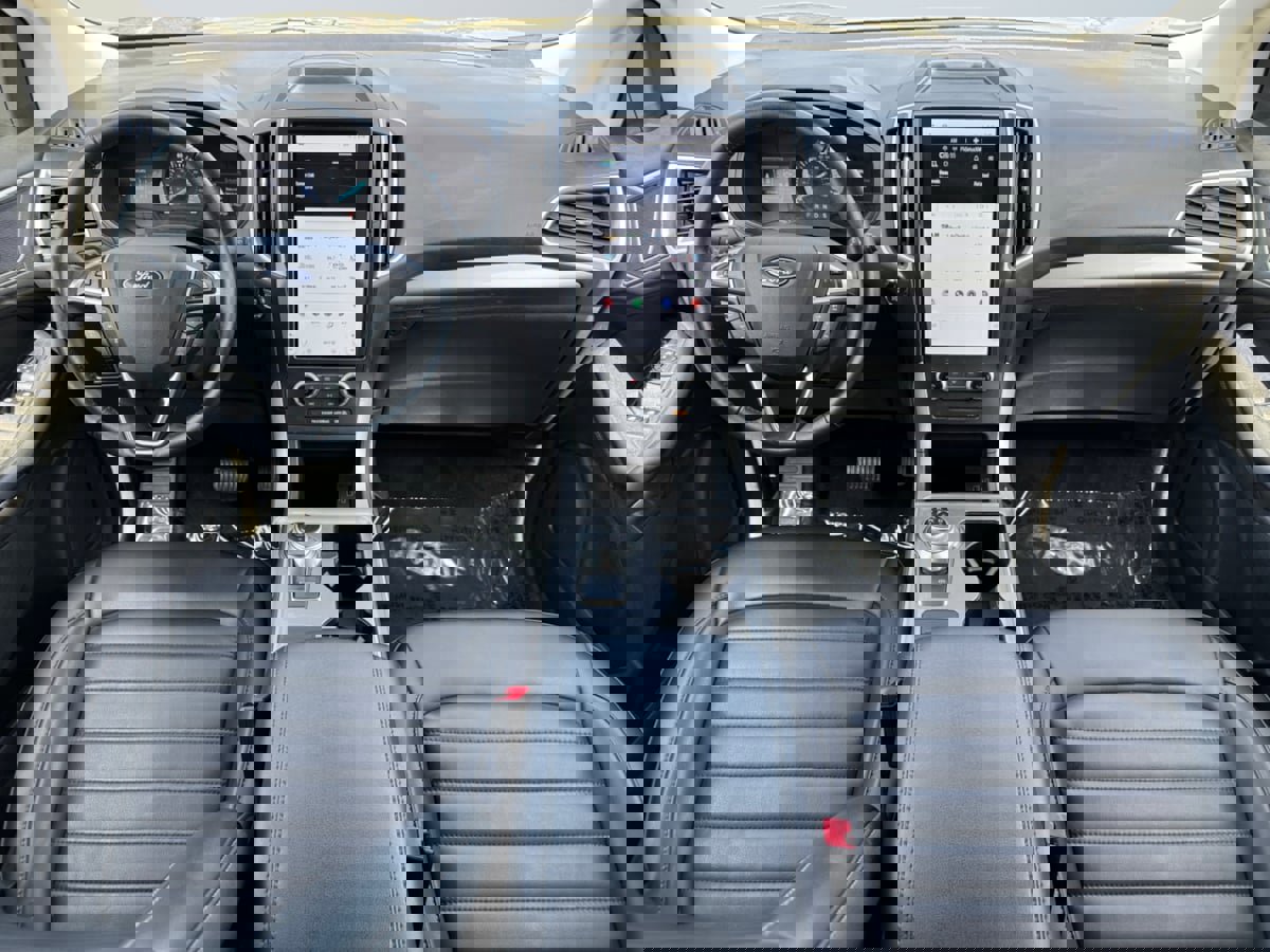 Used 2024 Ford Edge SEL image 11