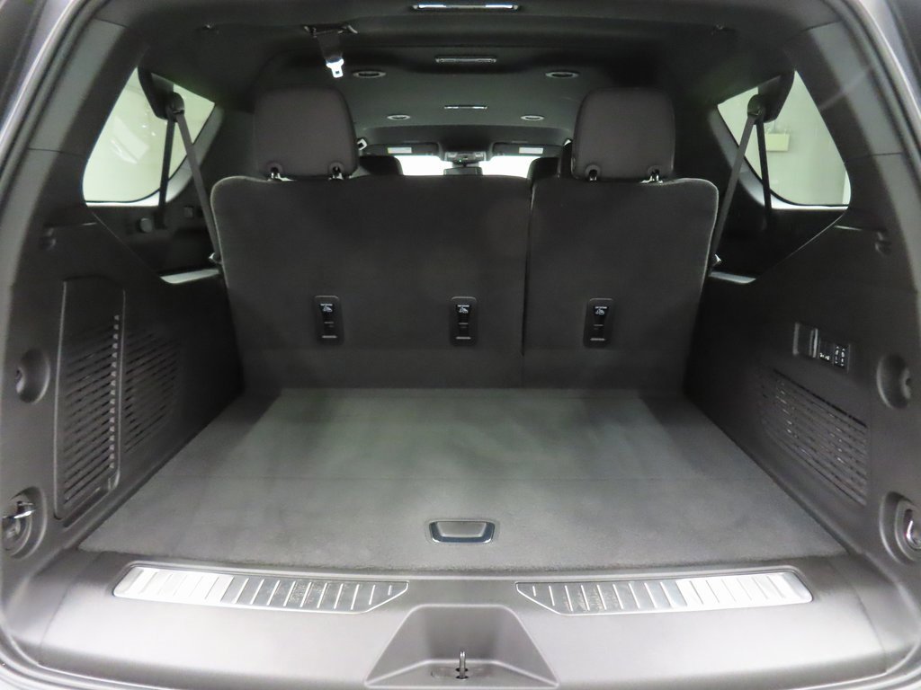 Used 2025 Chevrolet Suburban Premier image 40