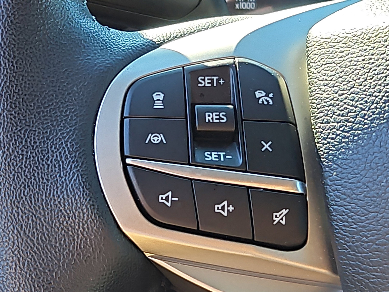 Used 2022 Ford Explorer XLT w/ Equipment Group 202A image 21