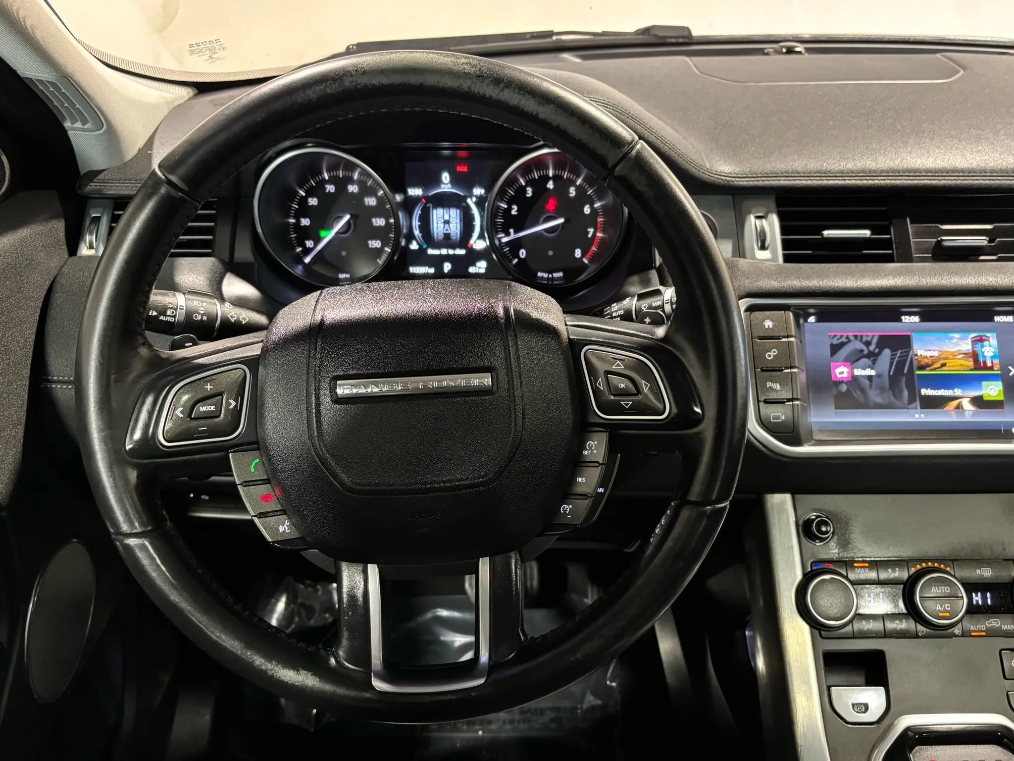 Used 2017 Land Rover Range Rover Evoque SE image 14